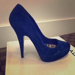Blue pumps worn once